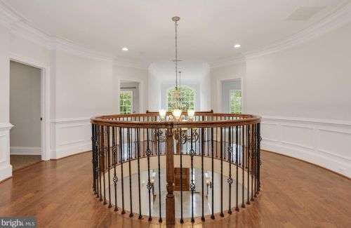 7449 Dulany Dr, Mc Lean VA  22101-2716 exterior