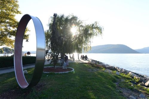 25 Huntington Cir, Peekskill NY 10566-2558 exterior