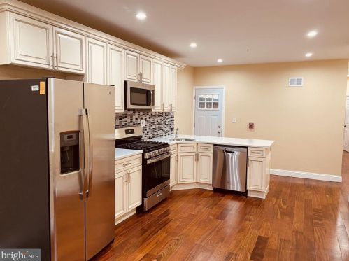 755 16th St, Philadelphia PA  19130-2923 exterior