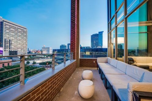 2011 Cedar Springs Rd, Dallas TX 75201-1808 exterior