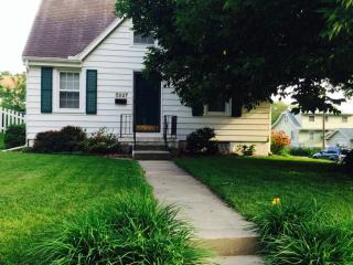 5227 Rees St, Omaha NE  68106-1756 exterior