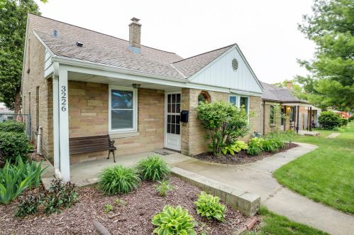 3226 79th St, Milwaukee, WI 53222-3933