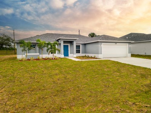 1722 Lofgren Ave, Fort Pierce, FL 34953-5133