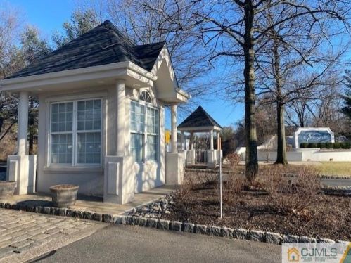 1016 Waterford Dr, Edison NJ  08817-1923 exterior