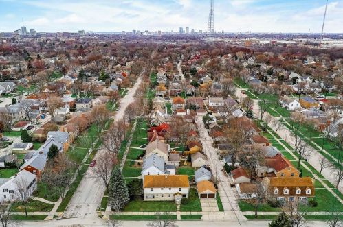 4543 Ardmore Ave, Milwaukee WI 53211-1402 exterior