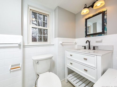 108 Harding St, New Britain CT 06052-1607 exterior