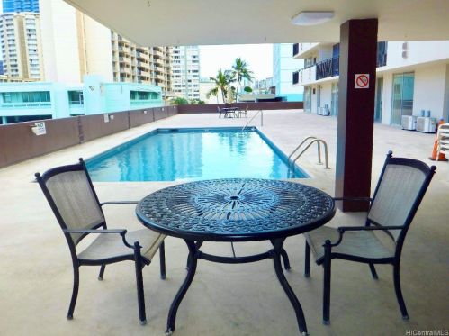 1610 Kanunu St, Honolulu HI 96814-2746 exterior