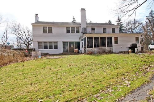 1007 Delafield Rd, Pittsburgh PA 15215-3204 exterior