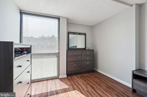 241 6th St, Philadelphia PA  19106-3723 exterior