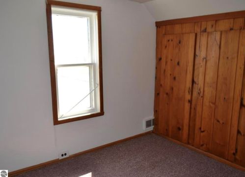 208 Lincoln St, Kalkaska MI 49646-9441 exterior