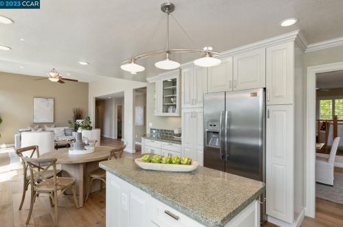 3335 Rolling Meadow Ct, Concord CA 94518-4201 exterior