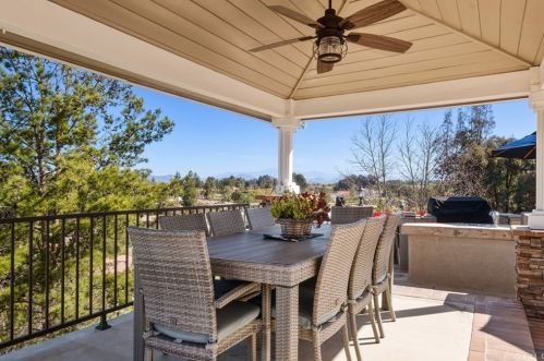 31030 Avenida Del Reposo, Temecula CA 92591-1716 exterior