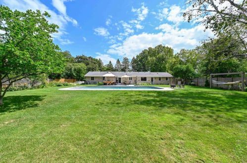 6855 Lk Dr, Milwaukee WI 53217-3622 exterior