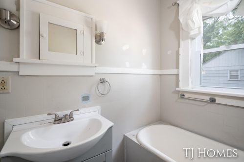 3200 Mona St, Meskegon MI 49444-2746 exterior