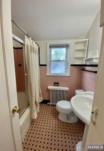 545 Kenwood Pl, Teaneck NJ 07666-1652 exterior