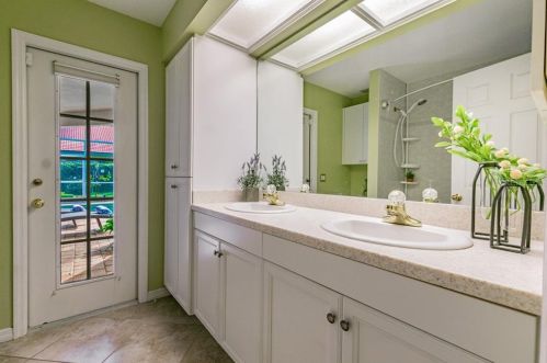 11506 Louvre Pl, Tampa FL 33617-2447 exterior