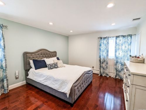 12 Kenswick Ln, Huntington Station NY 11746-2805 exterior