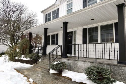 10 Max Way, Commack, NY 11725-1351