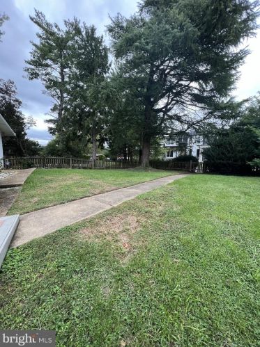 1807 Youngblood St, Mc Lean VA  22101-5244 exterior