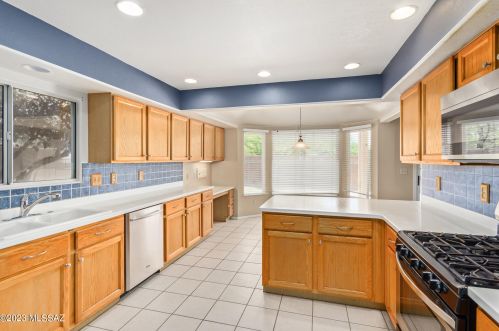 8040 Prickly Poppy Dr, Tucson AZ  85715-4350 exterior