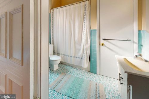 2319 Delancey Pl, Philadelphia PA 19103-6406 exterior