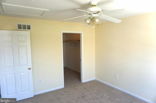 21 Fallview Ct, Trenton NJ 08690-3216 exterior