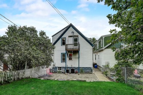 6911 Auburn Ave, Milwaukee, WI 53213-3116