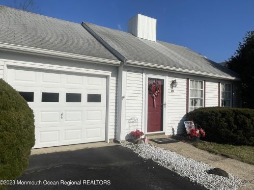 25 Leighton Ln, Lakehurst, NJ 08759-6715