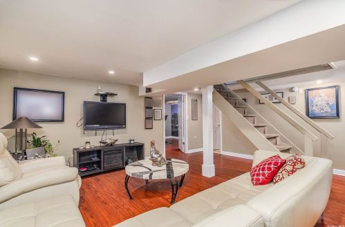 18 Donna Ln, Commack NY 11725-5204 exterior