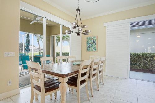 257 Bentley Cir, Fort Pierce FL  34986-2458 exterior