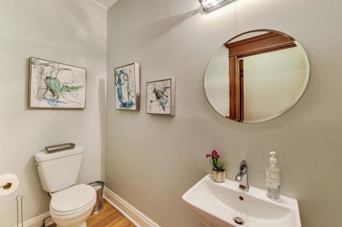 4244 Bell Ave, Chicago IL 60618-2904 exterior