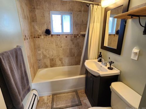 121 Loomis St, Manchester CT  06042-1947 exterior