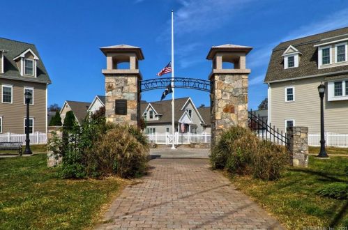 157 Naugatuck Ave, Milford CT 06460-6040 exterior