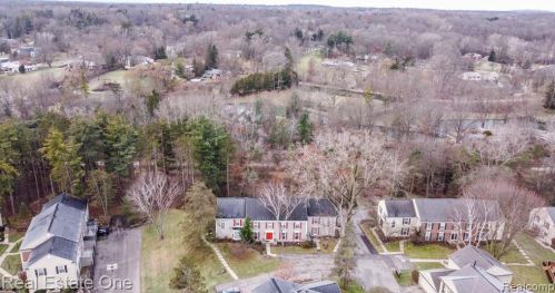 1439 Lantern Ln, Rochester MI 48306-4240 exterior