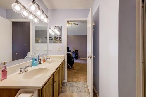 2227 Frst Rdg Dr, Hebron OH 43025-8000 exterior