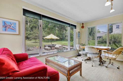 1053 Lantern Hl Dr, East Lansing MI 48823-2831 exterior