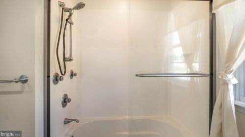 3653 Warfield Dr, Huntingdon Valley PA 19006-3423 exterior