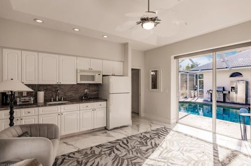 5555 Cynthia Ln, Naples FL 34112-5454 exterior