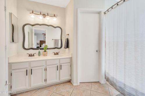 16201 42nd St, Phoenix AZ  85048-7401 exterior