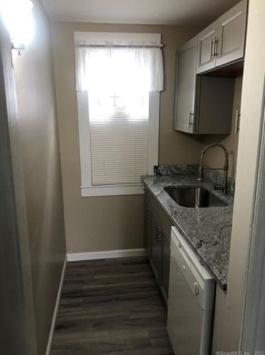 33 Sunrise Ave, New Britain CT  06051-2120 exterior