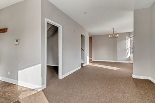 2032 68th St, Chicago, IL 60649-1116