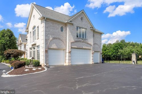 12705 Greenbriar Rd, Rockville MD 20854-6324 exterior