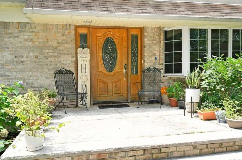 115 Weeks Dr, Huntington Station, NY 11746-6215