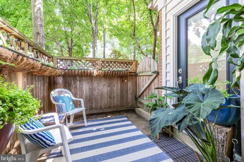 4656 Lambert Dr, Alexandria VA 22311-4942 exterior