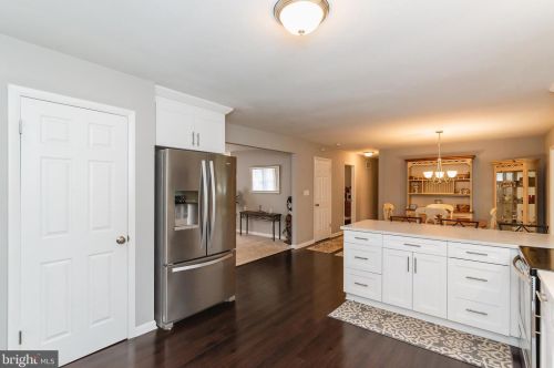 33 Vly Vw Dr, Hanover PA 17331-8307 exterior