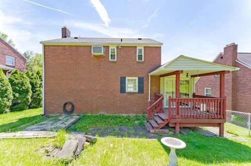 1206 Cir Dr, Pittsburgh PA 15221-4502 exterior