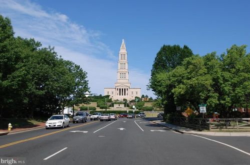 5823 Monticello Rd, Alexandria VA 22303-1302 exterior