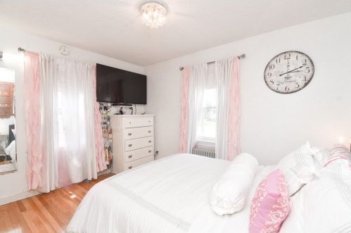 17 Waldorf St, Springfield MA 01109-1837 exterior