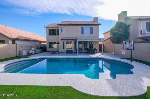 3810 Barcelona Dr, Chandler AZ  85226-1305 exterior