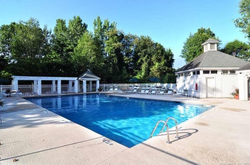 100 Pierce Blvd, Windsor CT 06095-1787 exterior